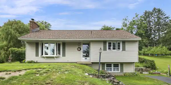 Image 2: 10 Exterior Front