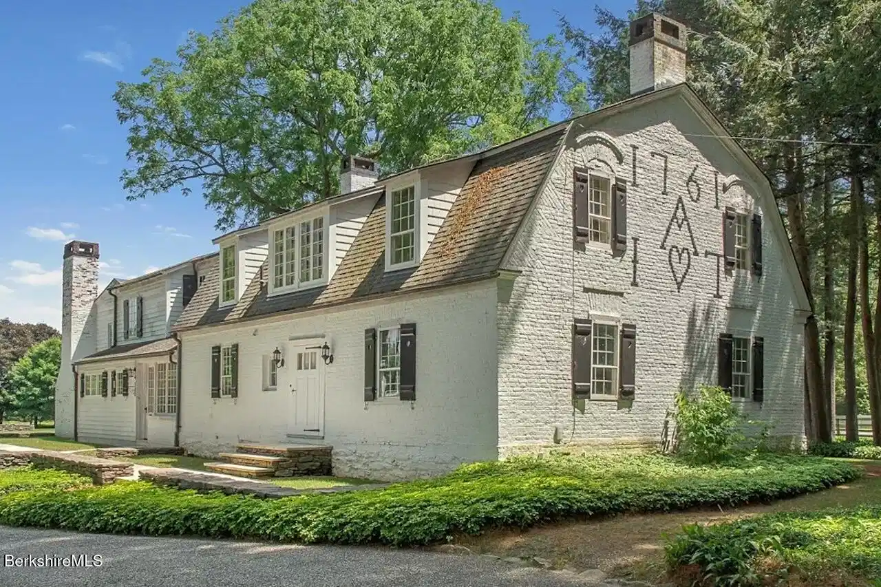 Image 1: Main 1761 House from Driveway