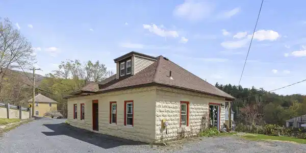 65 Cross Rd