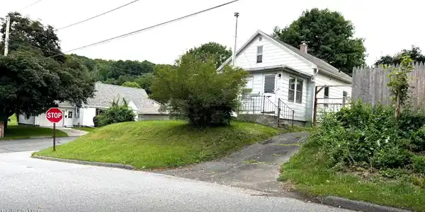 13 Water St