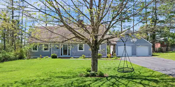 Image 3: Front of house 50 mt