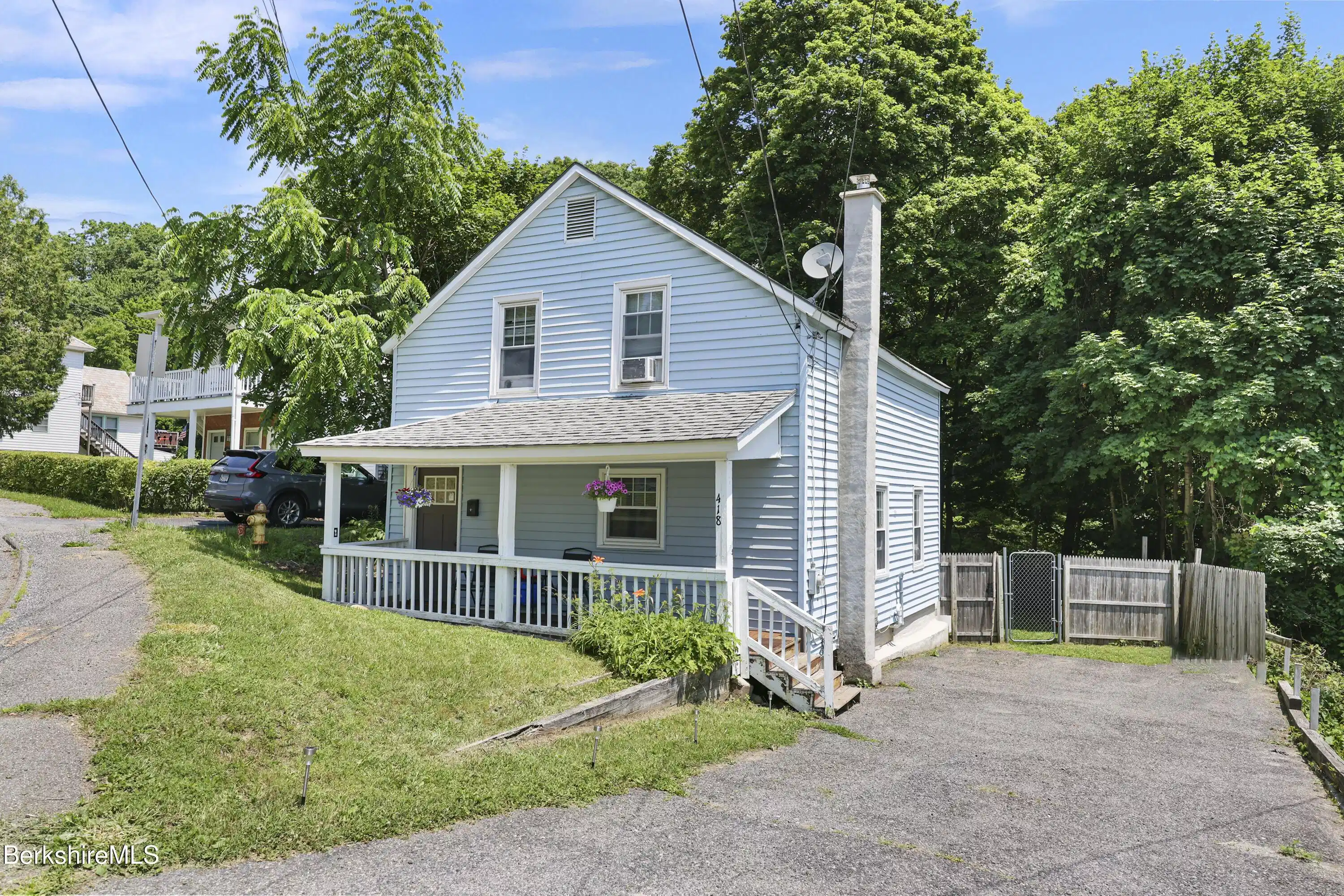 Image 1: Exterior Front