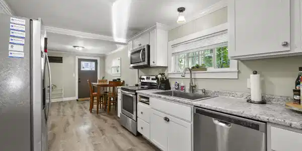 Image 3: Kitchen