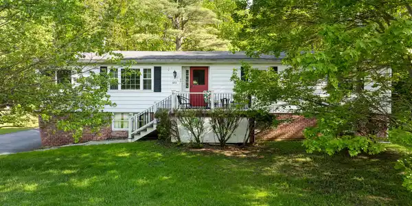 372 Reservoir Rd