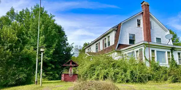3258 Main St