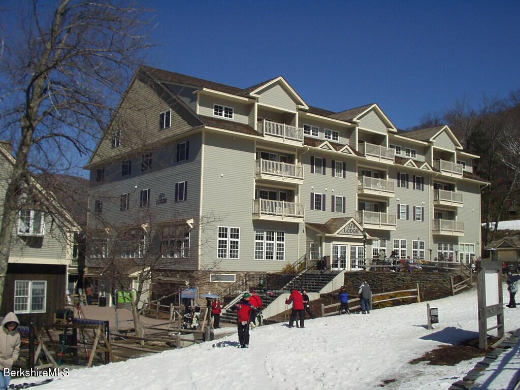 Image 1: JJ's Lodge Ski on Ski off