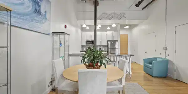 Image 3: 60 Dining Room
