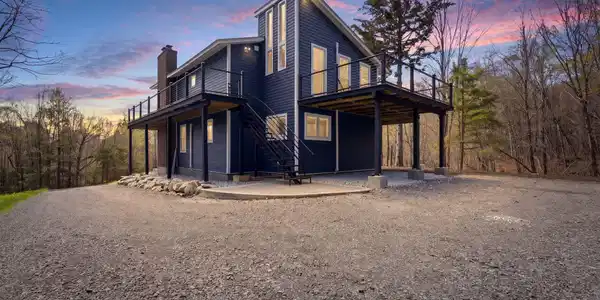 Image 2: Exterior - rear
