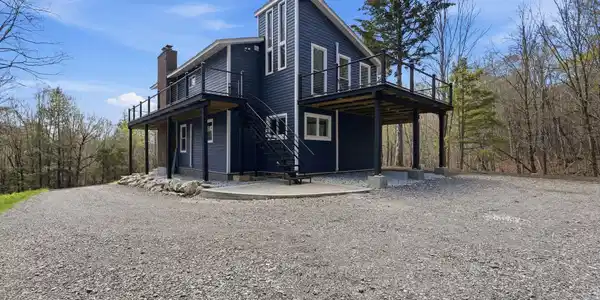 Image 4: Exterior - rear