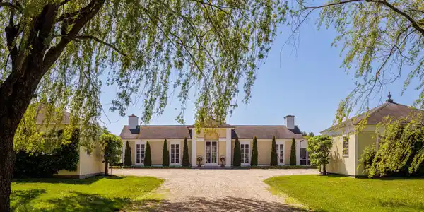 Image 3: Residence