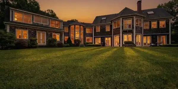 Image 2: exterior