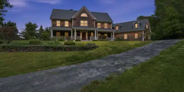 Image 3: exterior