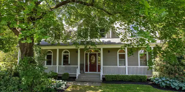 Image 4: Front Entry