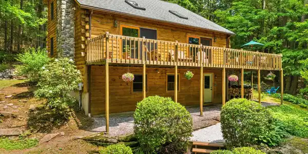 6 Brookside Glen --