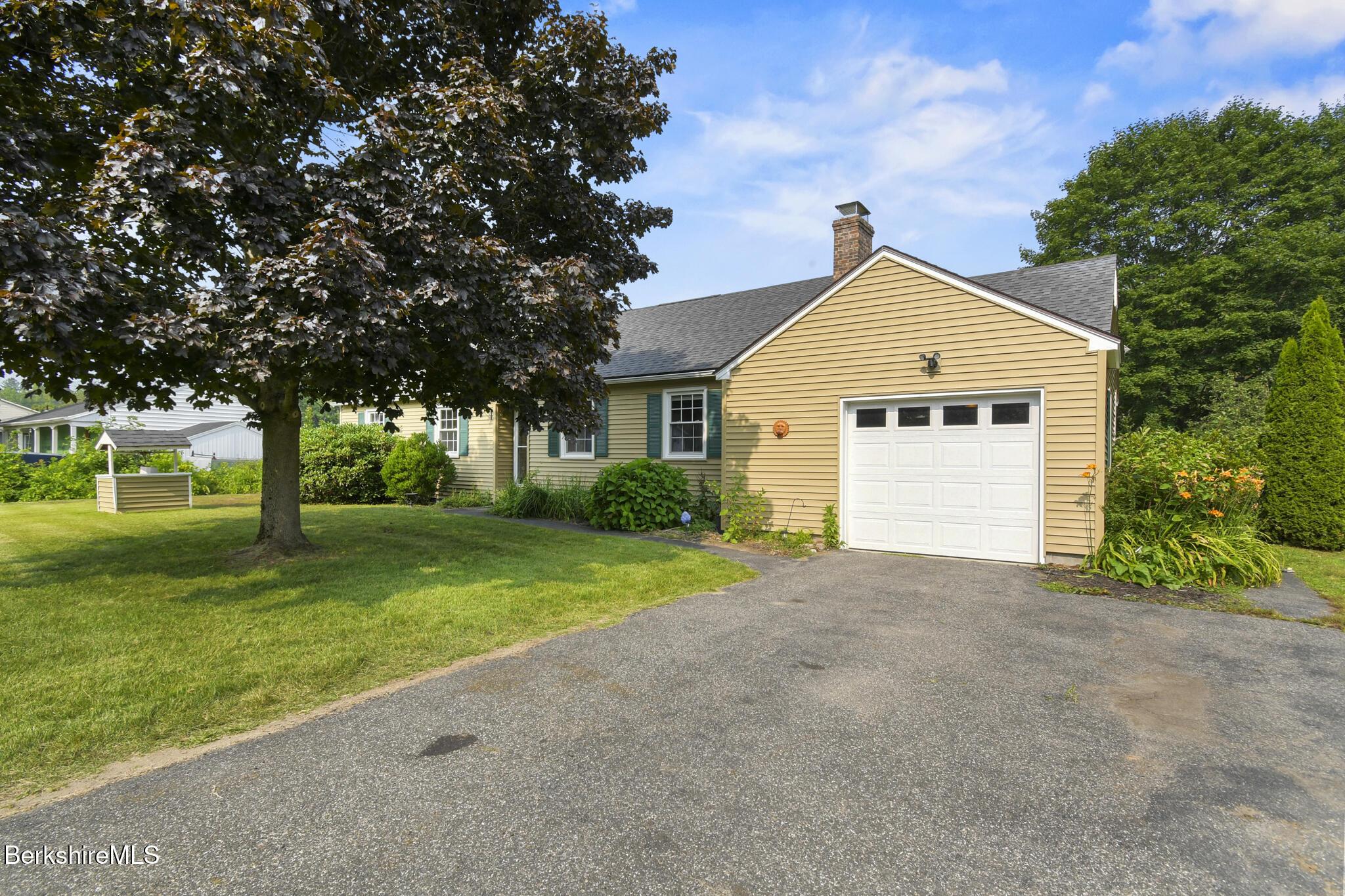 Image 3: 98 Oak Hill RdPittsfieldMA 01201-26