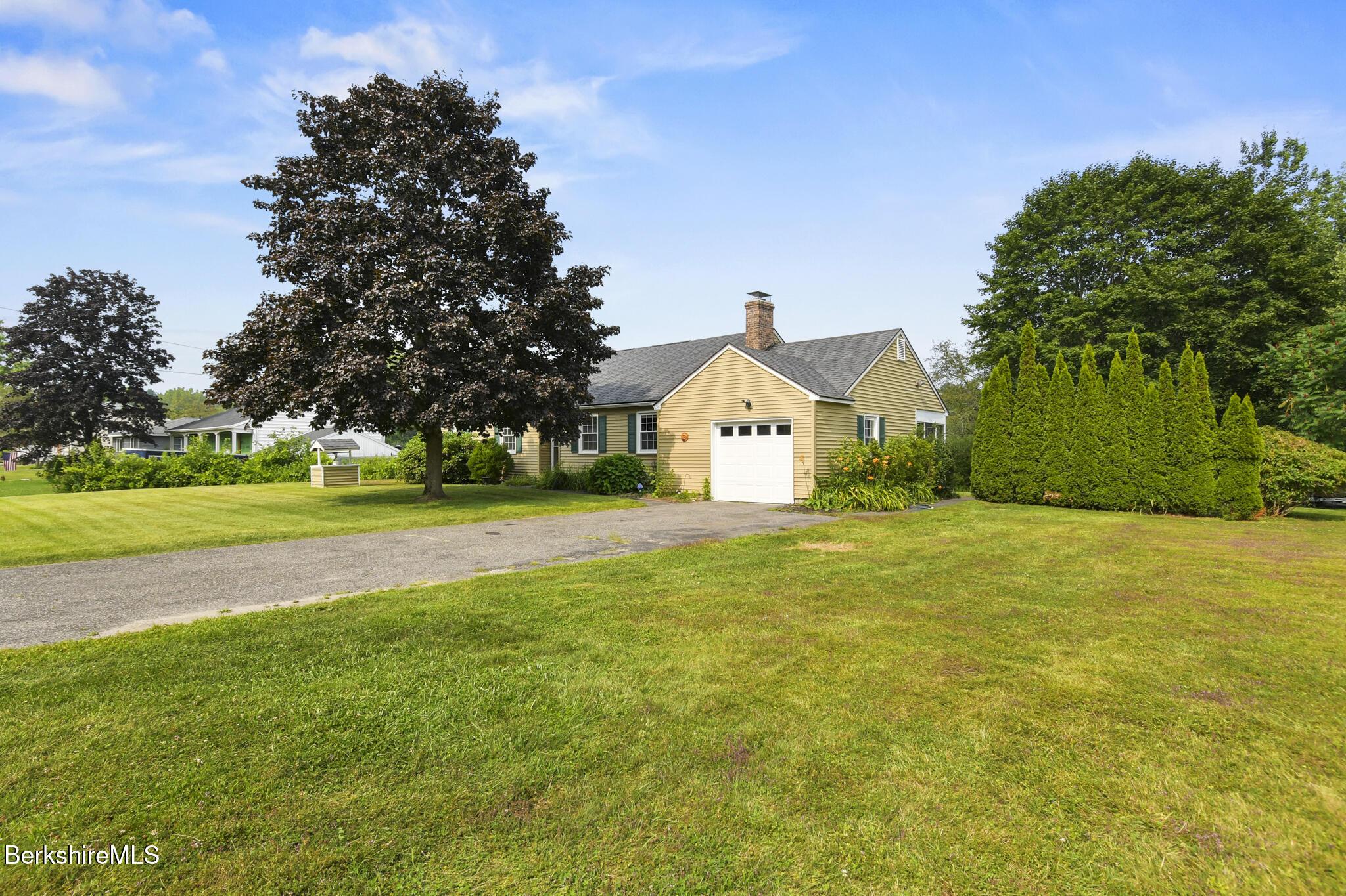Image 4: 98 Oak Hill RdPittsfieldMA 01201-25