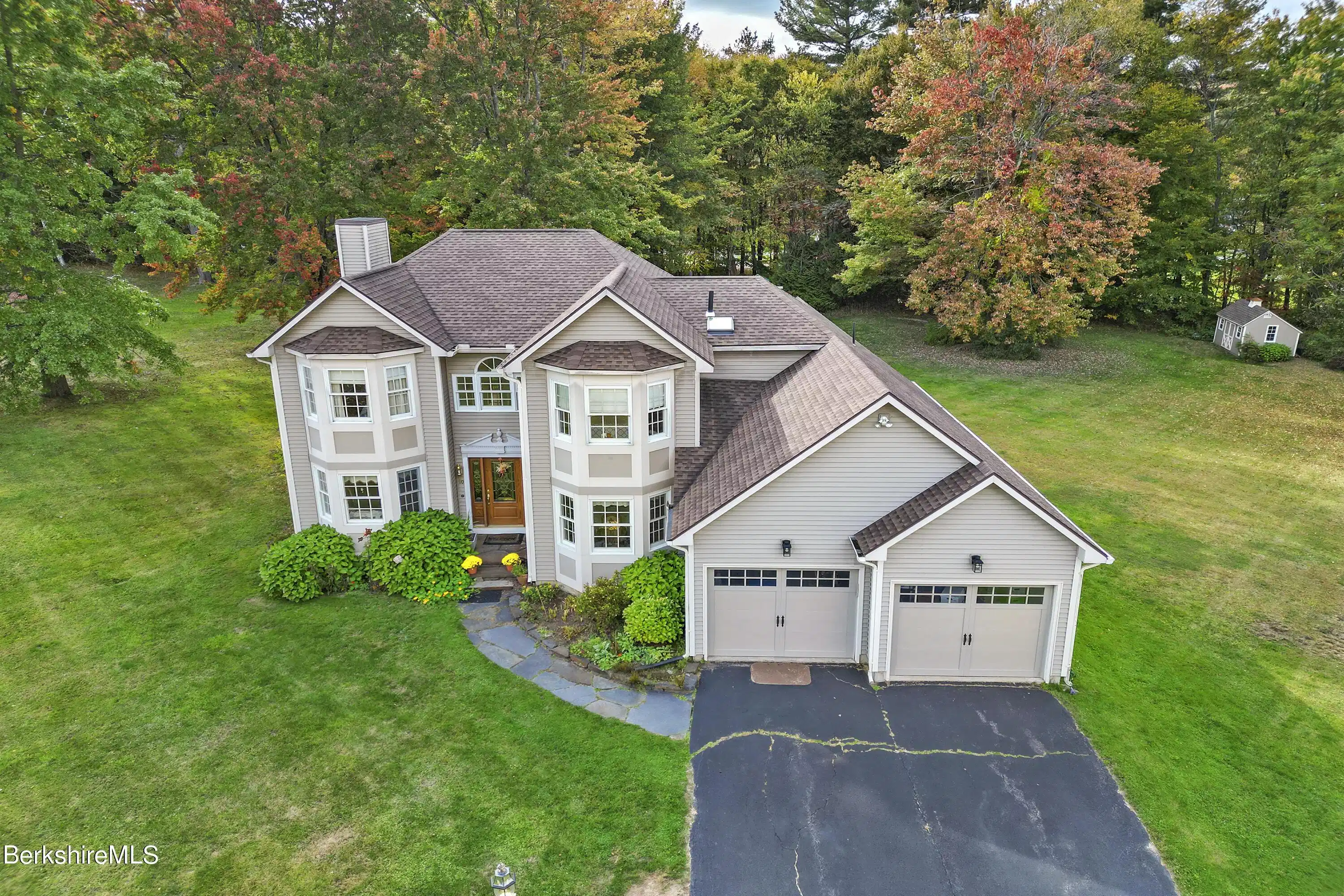 Image 1: 900 Aerial View