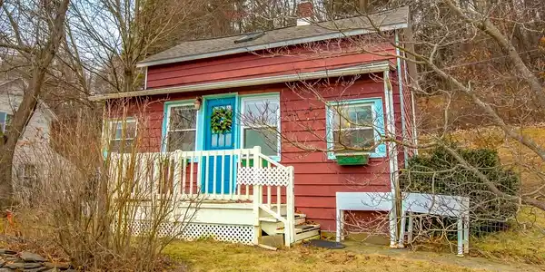 119 Railroad Ave