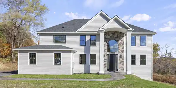 8 Northbrook Ln