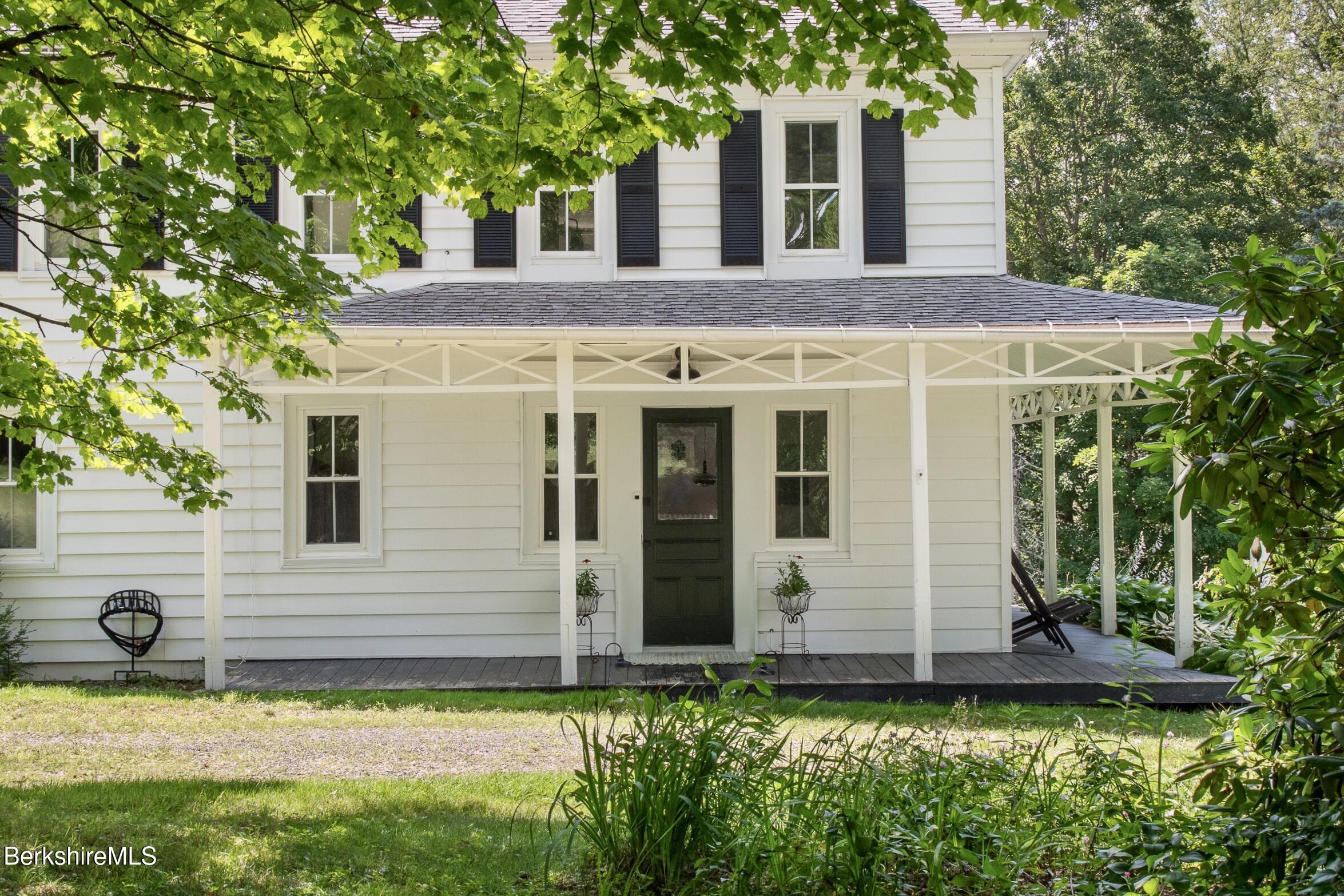 Image 4: Entry Porch