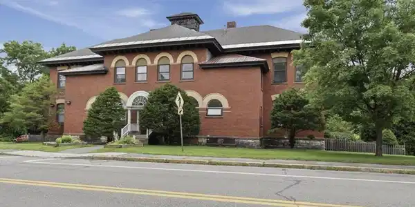 Image 2: 60 North St.