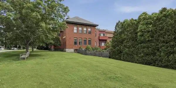 Image 3: 60 North St