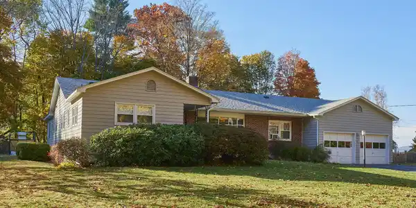 4 Highland Dr
