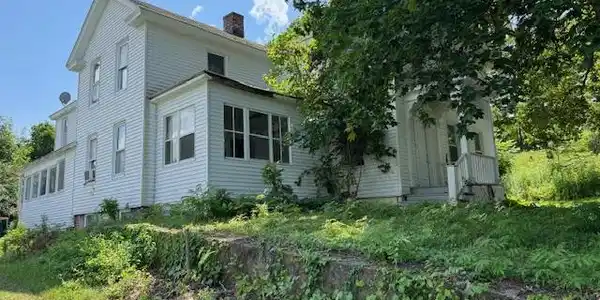 15 Golden Hill Rd