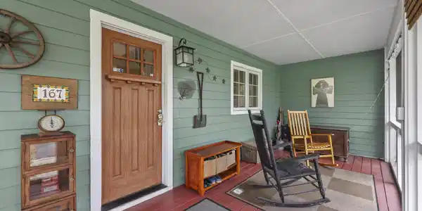 Image 4: Screened Porch