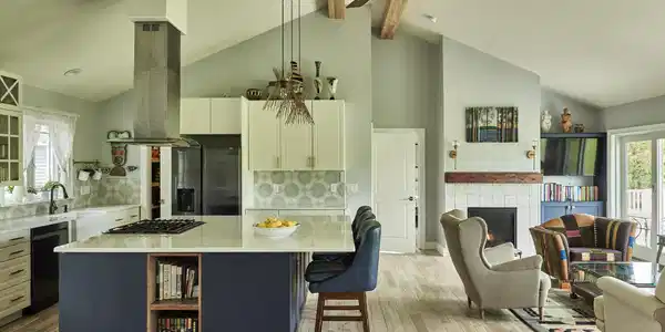 Image 4: Kitchen and Living Room