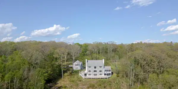 Image 4: OVER THREE FLOORS OF LIVING