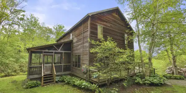 Image 3: 40 Exterior Front