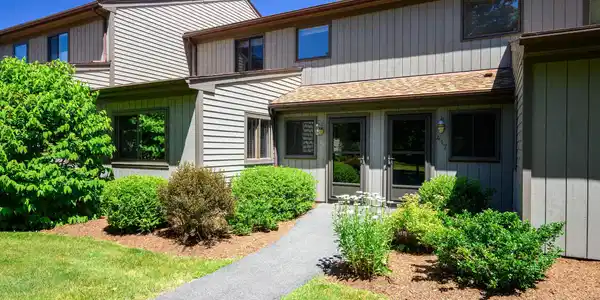 418 Hemlock Ln North