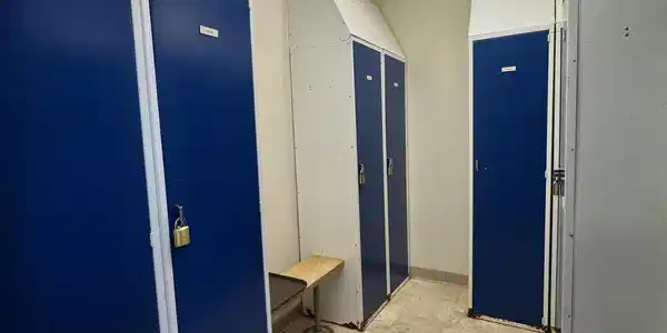 Image 4: Locker room