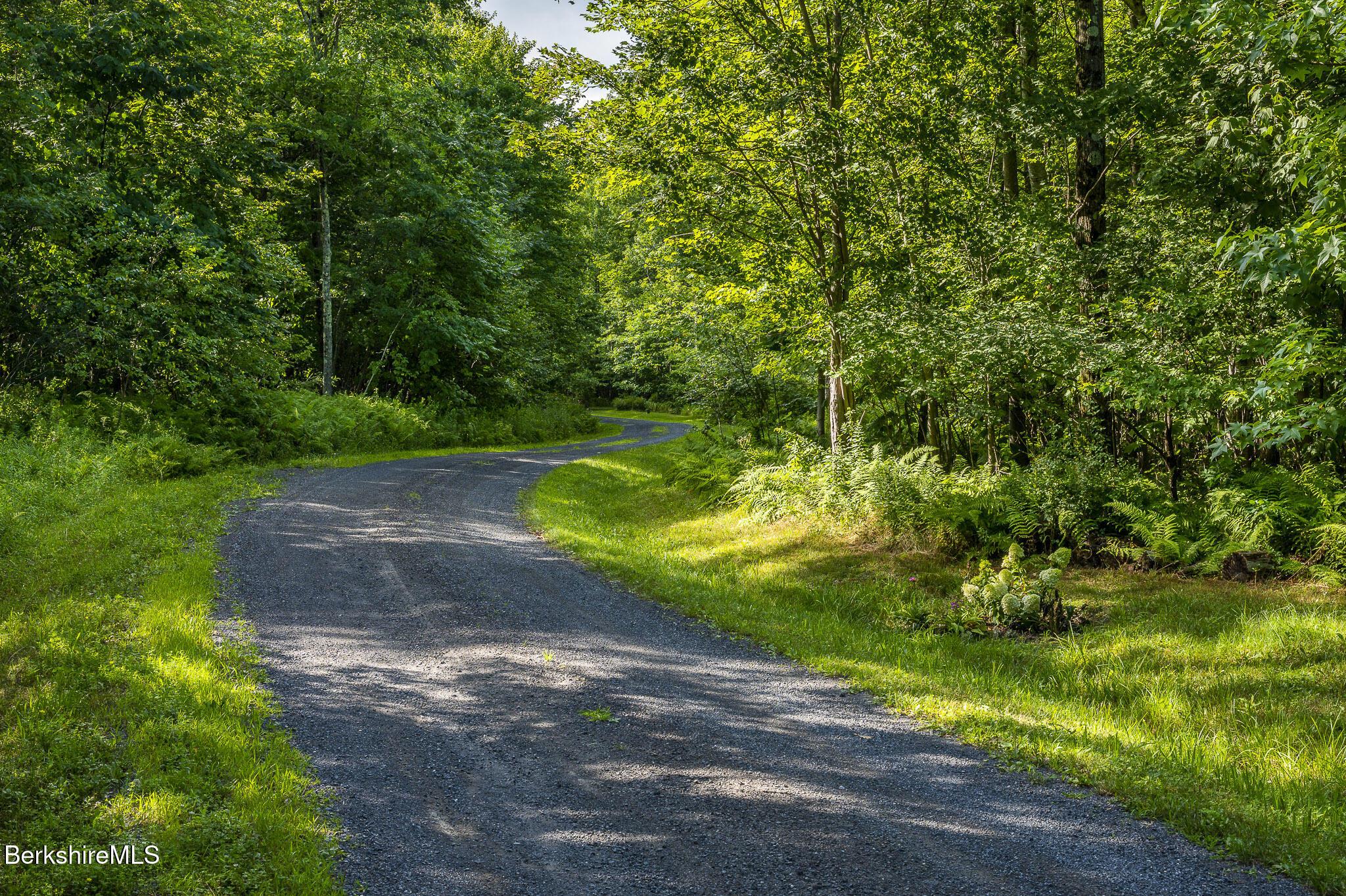 Image 3: private drive