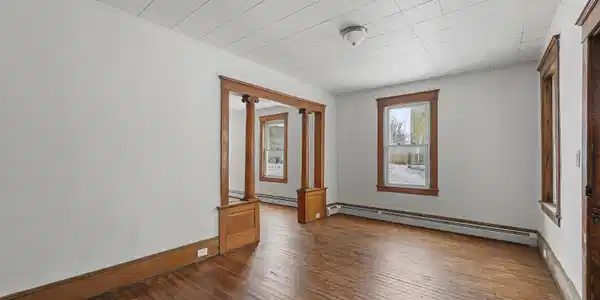 Image 4: 20 Dining Room