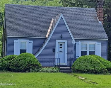 198 Howland Ave
