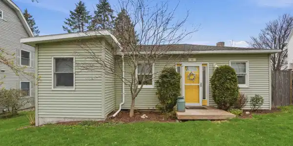 62 Thomas Rd