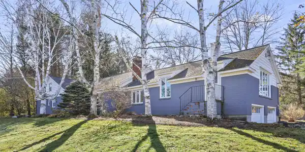 Image 2: 10 Exterior Front