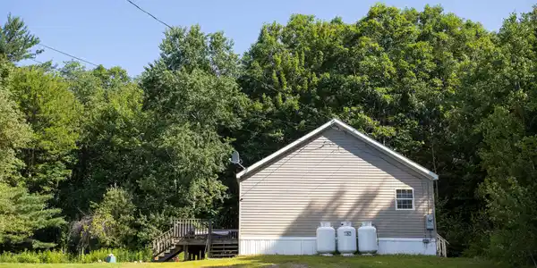 Image 4: 0004-exterior