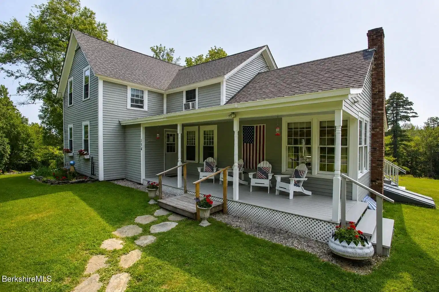 Image 1: house_without_antennas