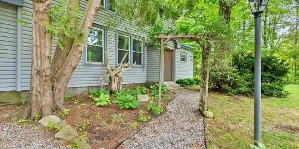 Image 3: Front Entrance