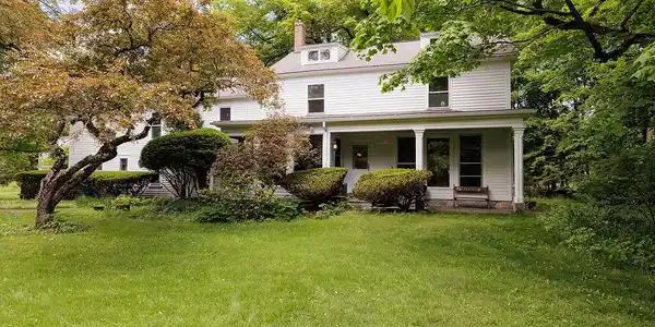 81 Egremont Plain Rd