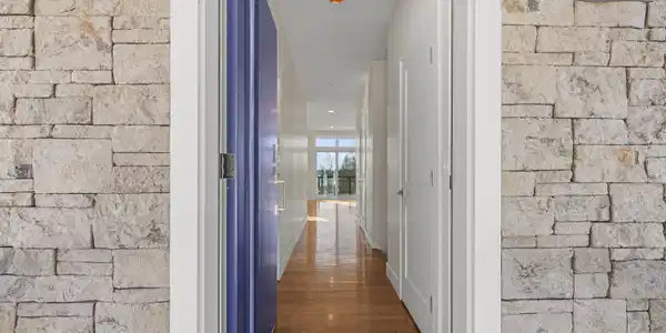 Image 4: 25 Front Entry