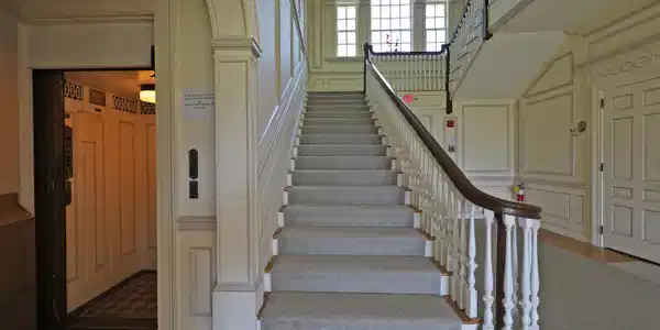 Image 4: STAIRS AND ELEVATOR TO THE UNIT