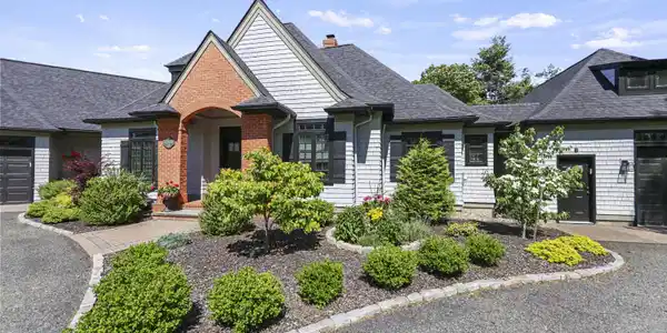 Image 2: 20 Exterior Front