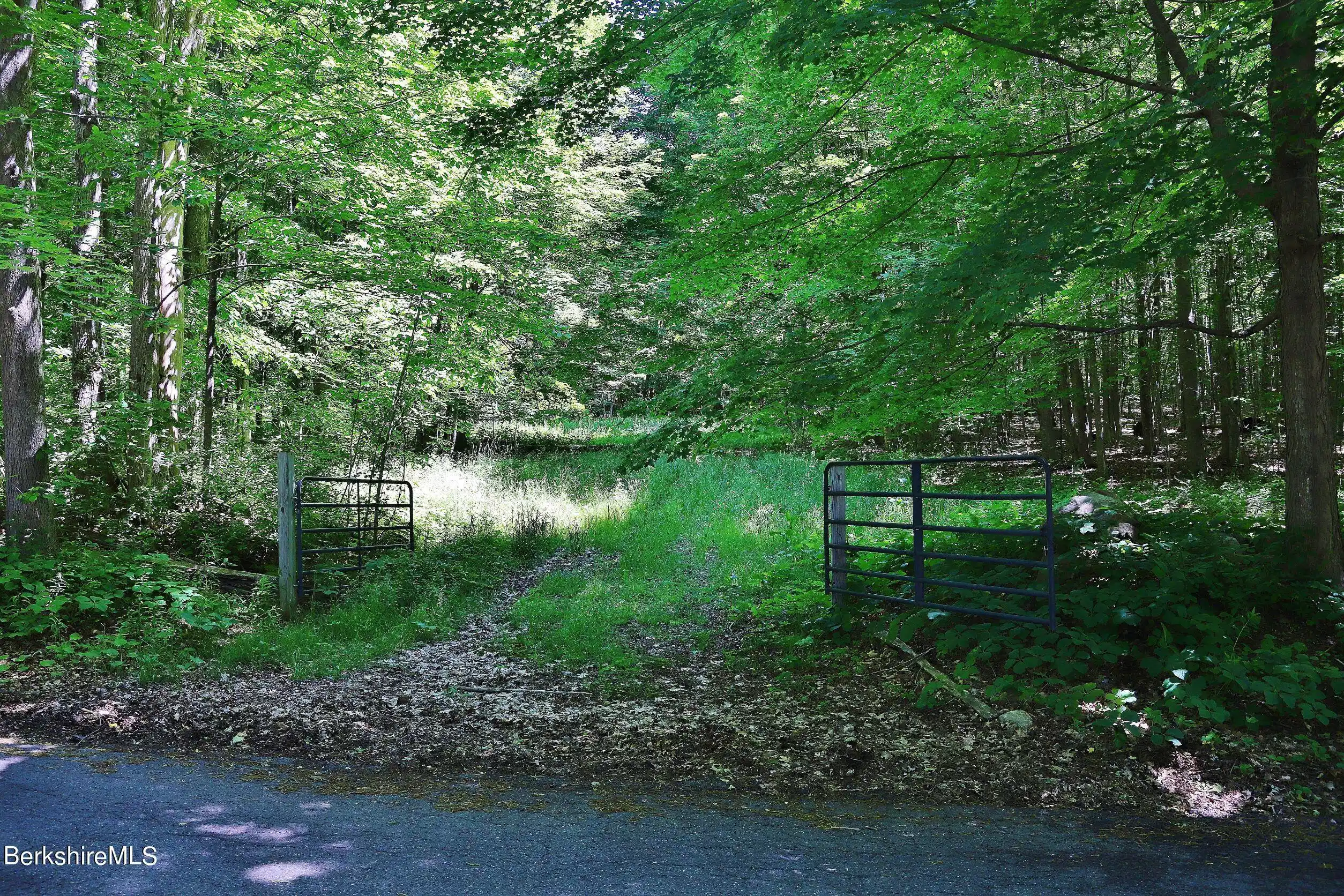Image 1: Oak Hill Entrance