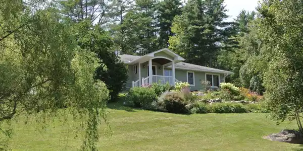 7 Abbey Hill Dr