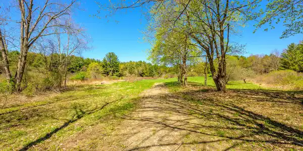 Image 4: Entry into the land