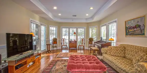 4 Woods Ln